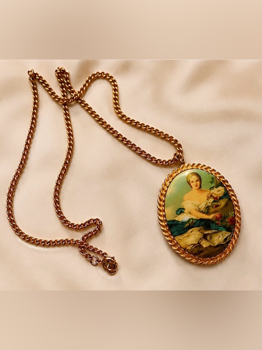 ✨ Vintage Victorian-Inspired Portrait Pendant Necklace✨
